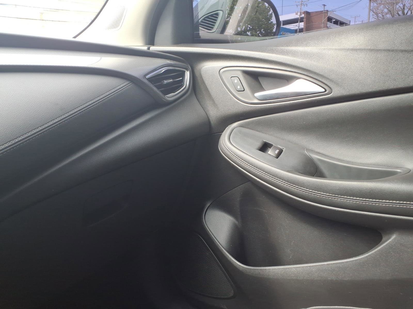 Certified 2022 Buick Encore GX Preferred w/ Sport Touring Package FWD image 23