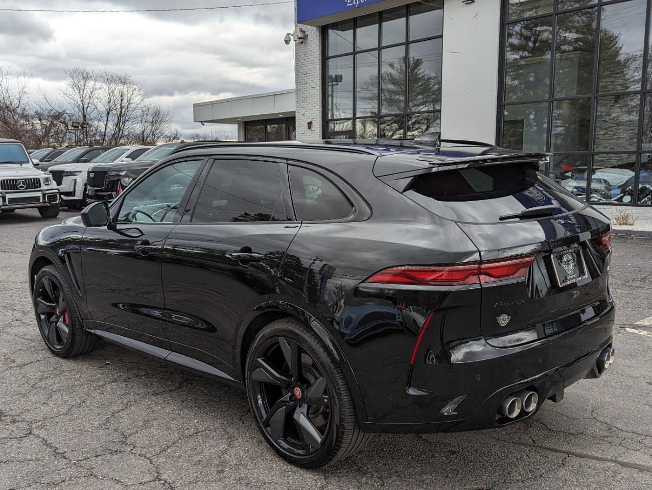 Used 2023 Jaguar F-PACE SVR image 10