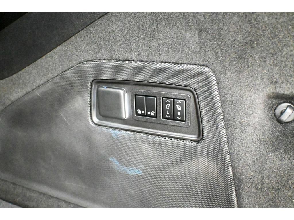 Certified 2022 Cadillac Escalade ESV Premium Luxury Platinum image 69