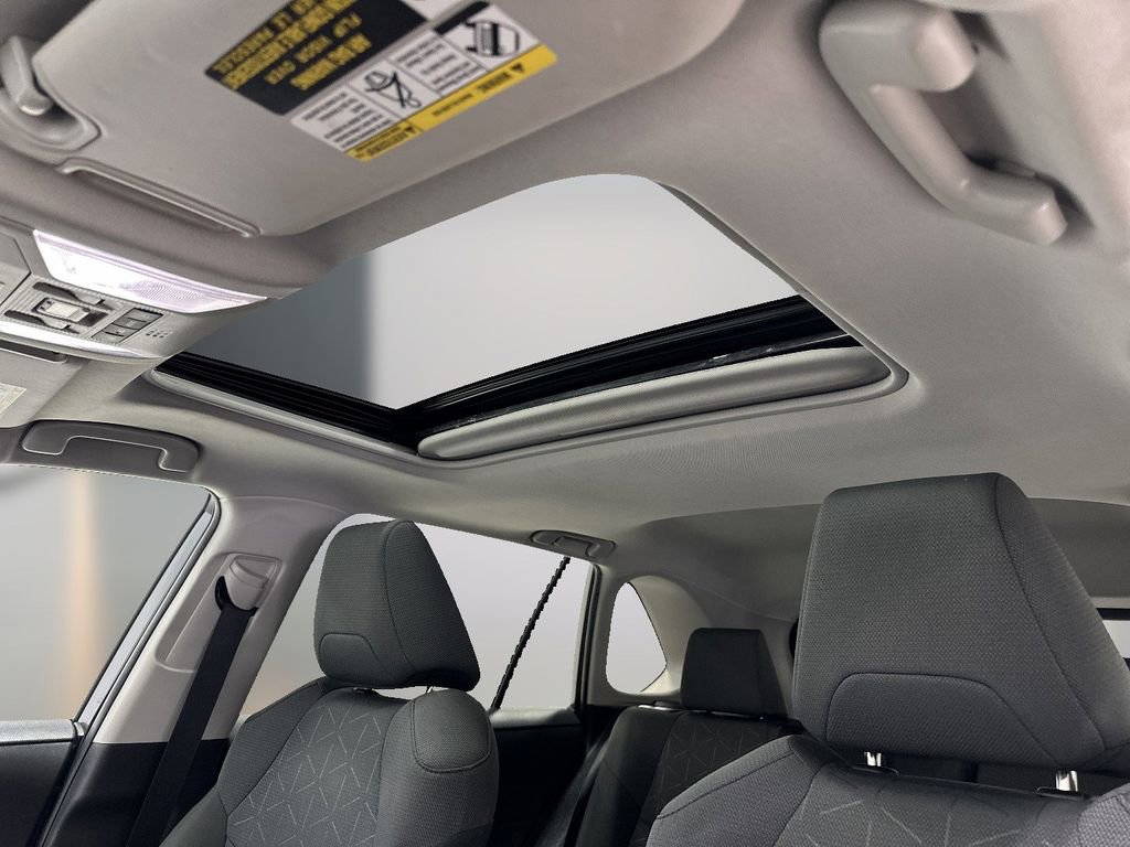 Used 2022 Toyota RAV4 XLE w/ Convenience Package FWD image 8