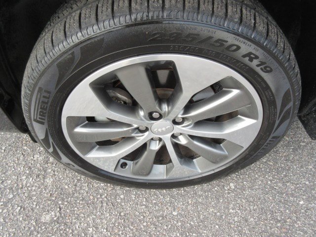 Used 2019 Jeep Cherokee Overland w/ Technology Group AWD/4WD image 9