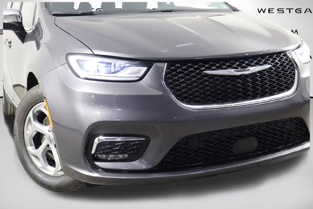 Used 2023 Chrysler Pacifica Limited FWD image 48