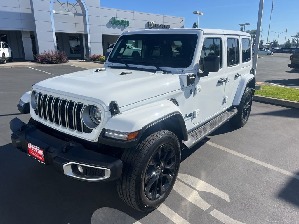 Used 2025 Jeep Wrangler Unlimited Sahara AWD/4WD image 4