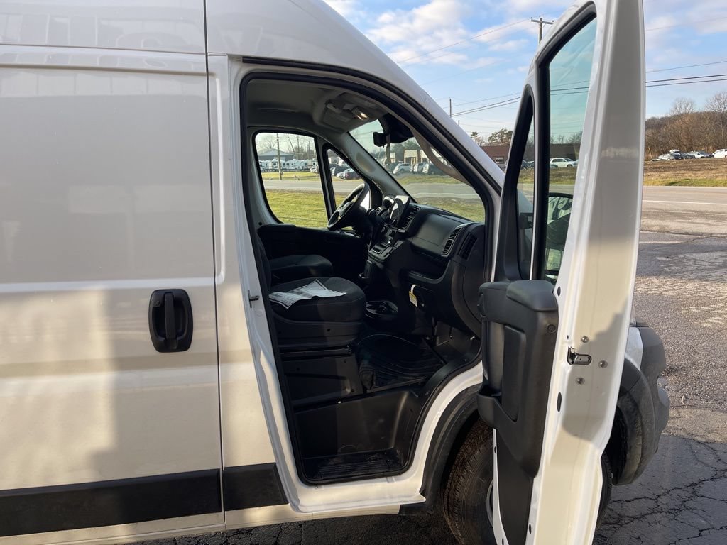 New 2025 RAM ProMaster 2500 w/ Premium Convenience Group FWD image 9