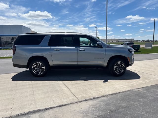 Certified 2025 Chevrolet Suburban Z71 AWD/4WD image 2