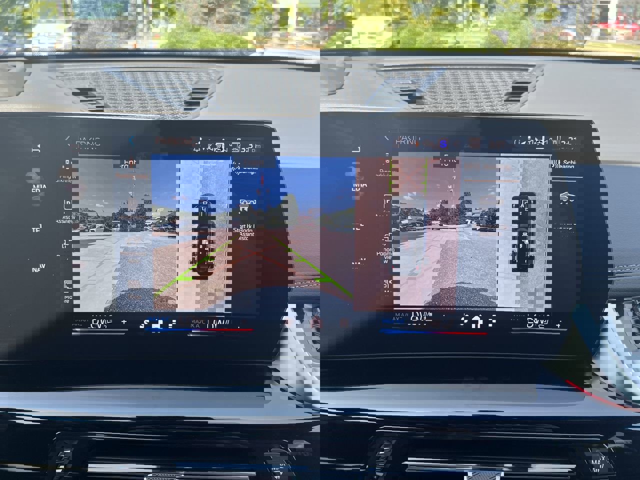 Certified 2025 BMW X1 xDrive28i w/ Technology Package image 24