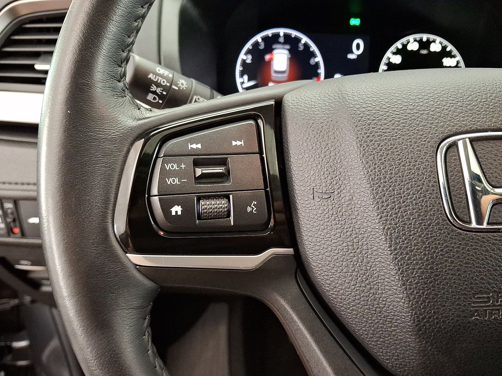 Used 2025 Honda Odyssey EX-L image 9