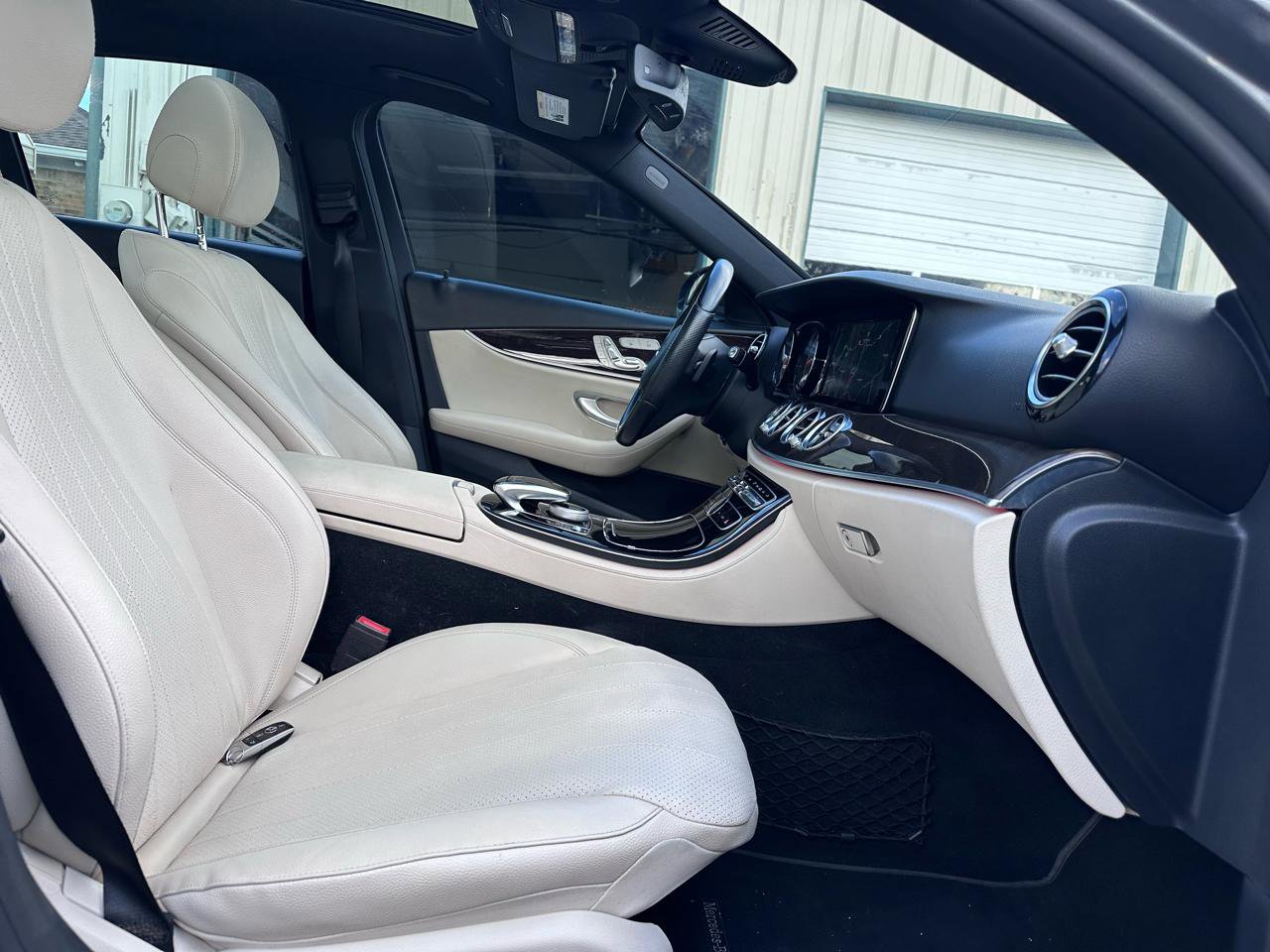 Used 2017 Mercedes-Benz E 300 image 28