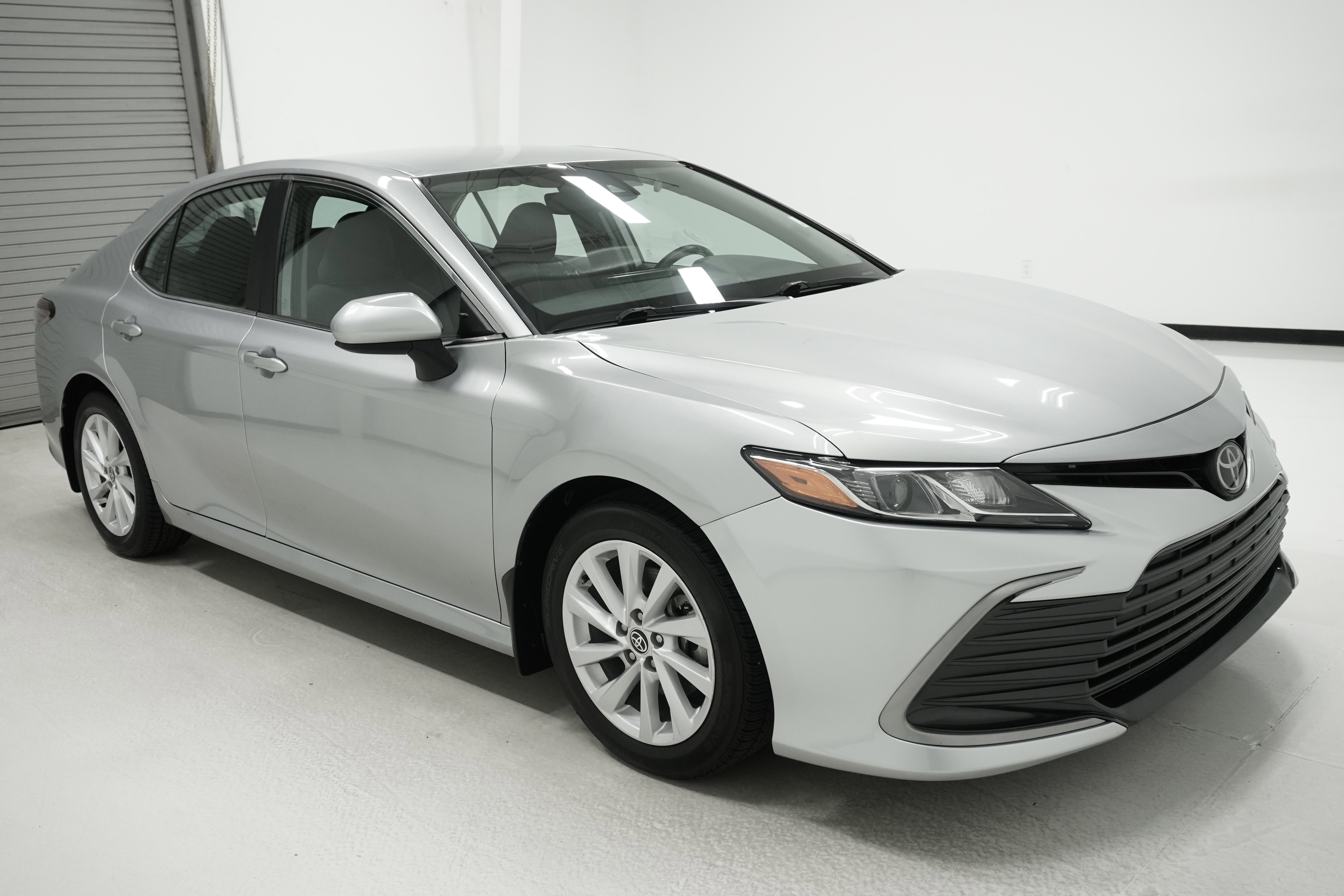 Used 2023 Toyota Camry LE FWD image 3