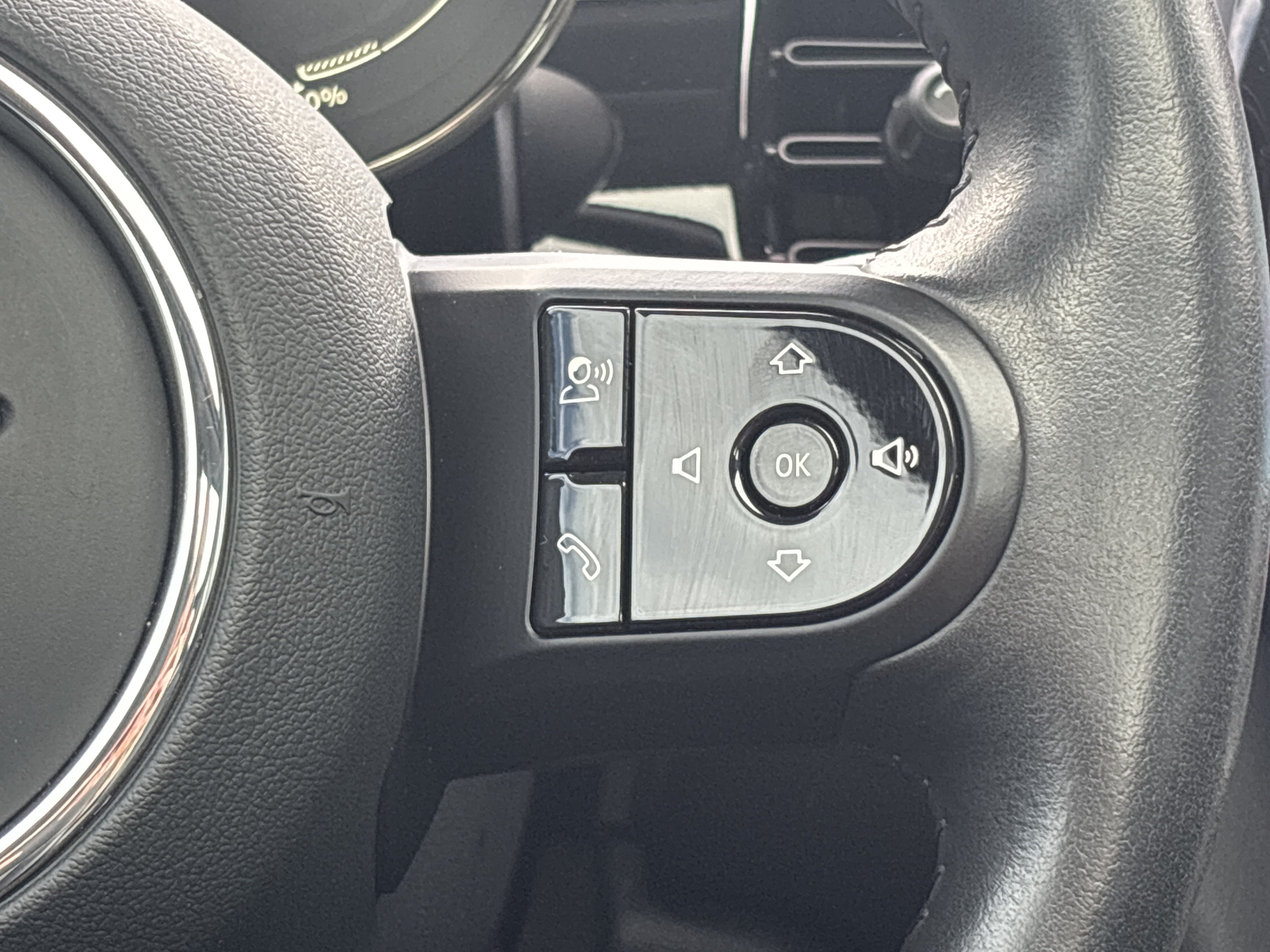 Used 2024 MINI Cooper SE FWD image 9