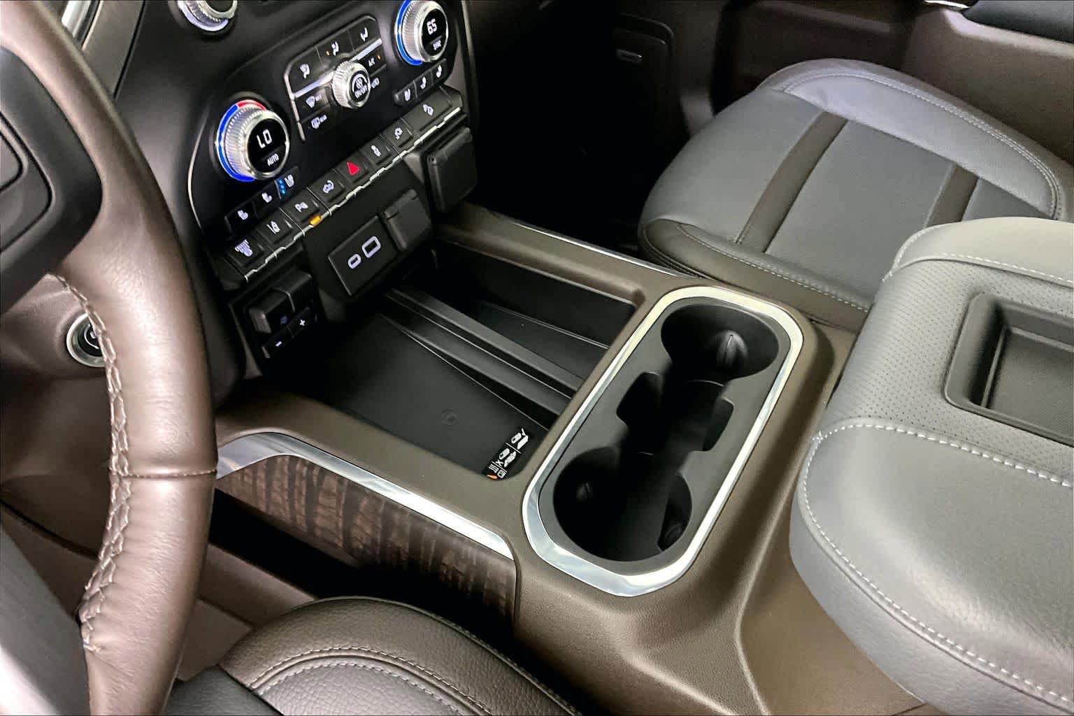 Certified 2022 GMC Sierra 2500 Denali w/ Denali Ultimate Package AWD/4WD image 16