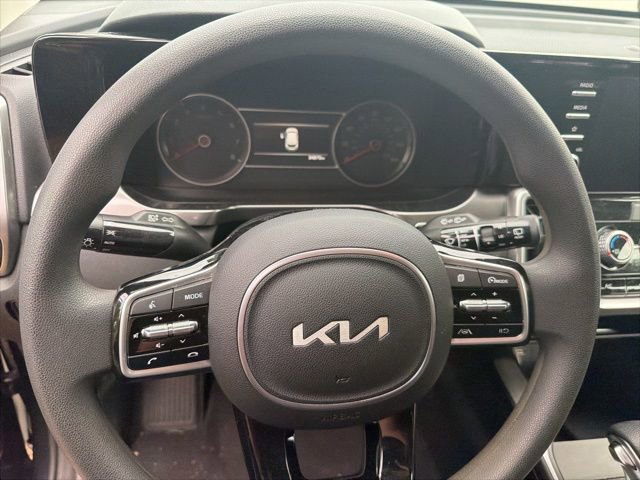 Used 2023 Kia Sorento LX FWD image 24