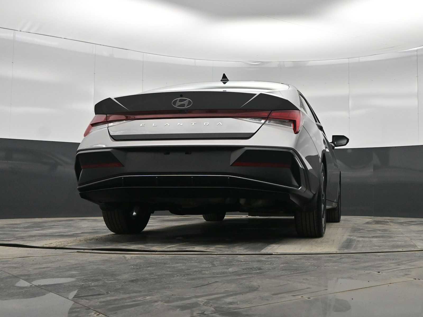 Certified 2025 Hyundai Elantra SEL image 35