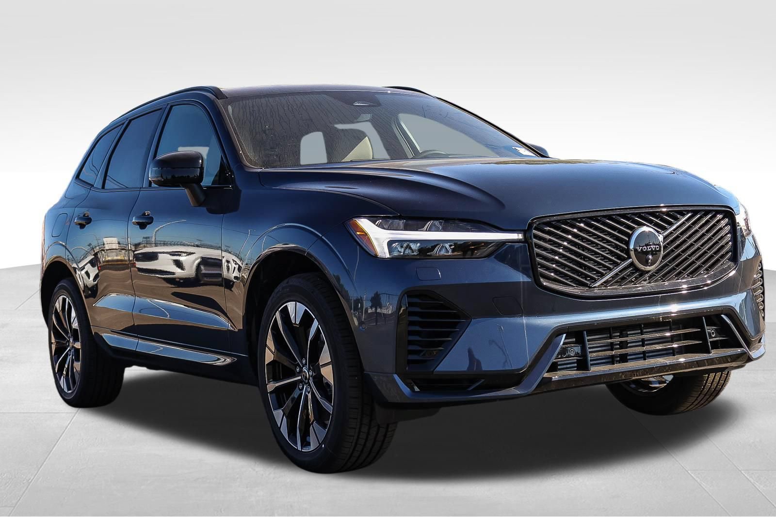 New 2026 Volvo XC60 T8 Plus w/ Climate Package AWD/4WD image 3