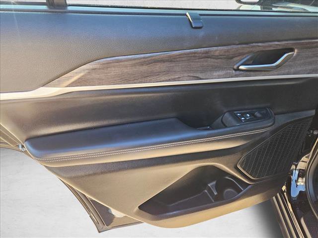 Used 2024 Jeep Grand Cherokee L Limited w/ Luxury Tech Group II image 12