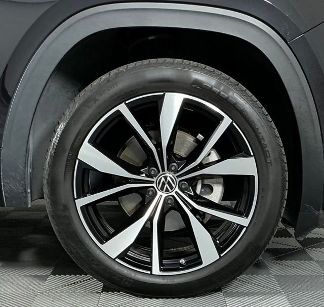 Used 2024 Volkswagen Atlas SEL Premium R-Line AWD/4WD image 8