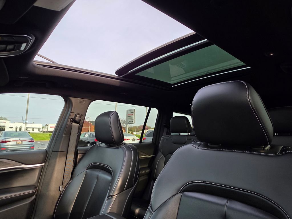 Used 2024 Jeep Grand Cherokee L Limited w/ Black Appearance Package image 30