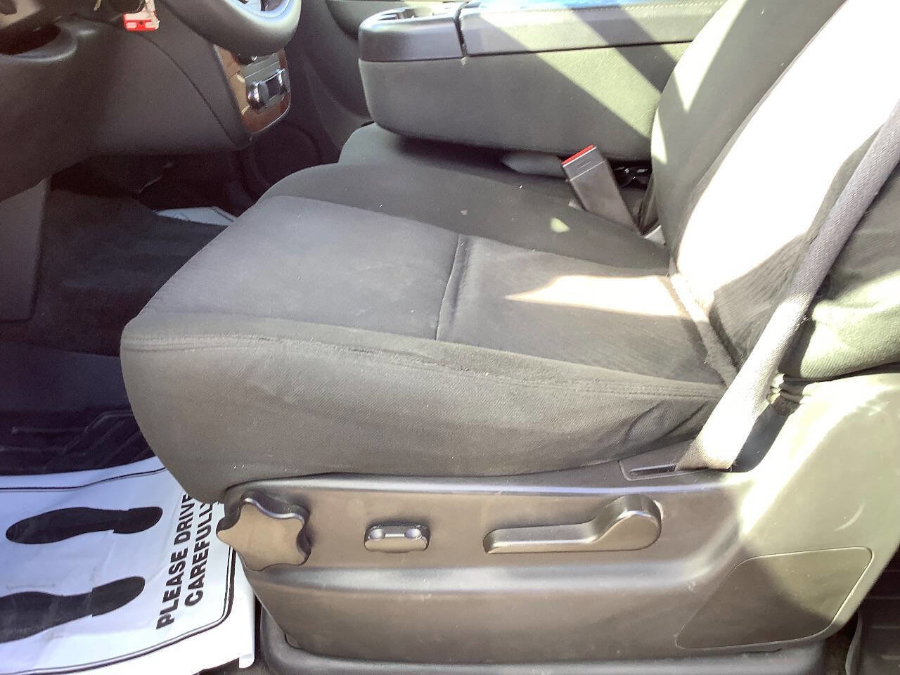 Used 2013 Chevrolet Suburban LS image 35