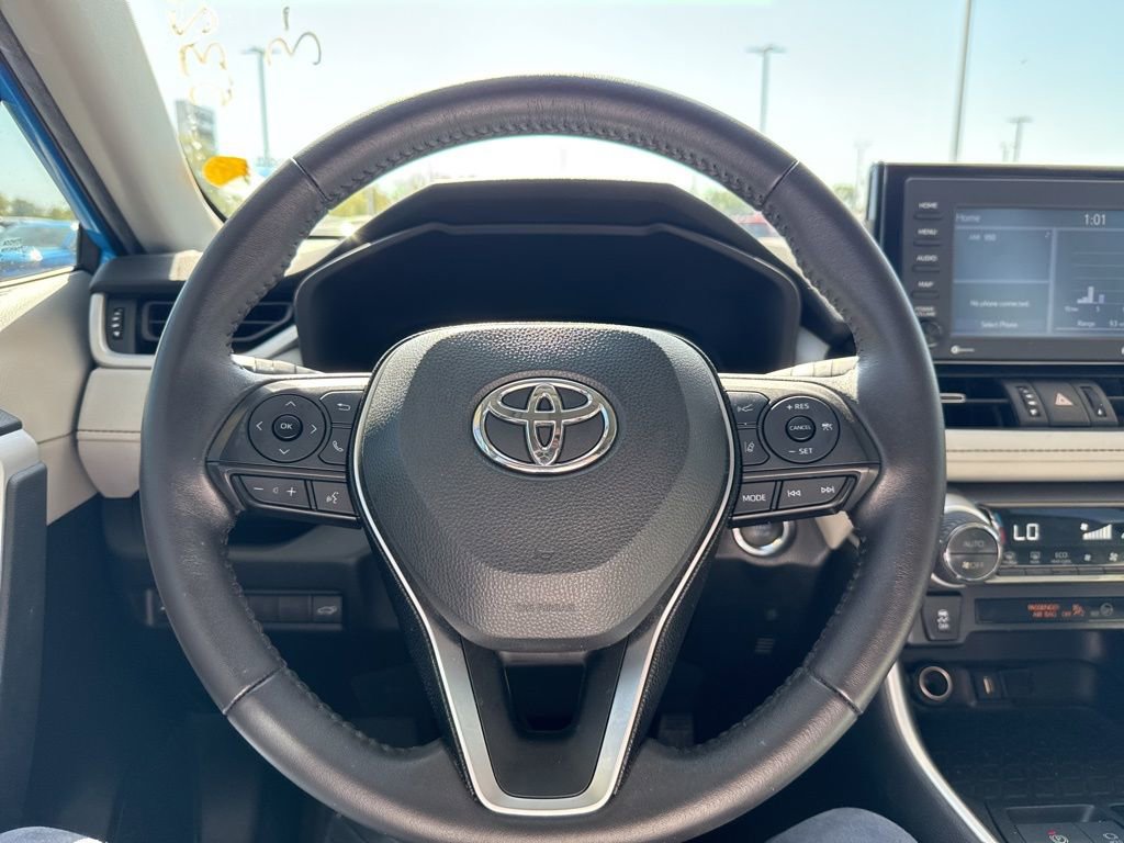 Used 2020 Toyota RAV4 XLE Premium image 11