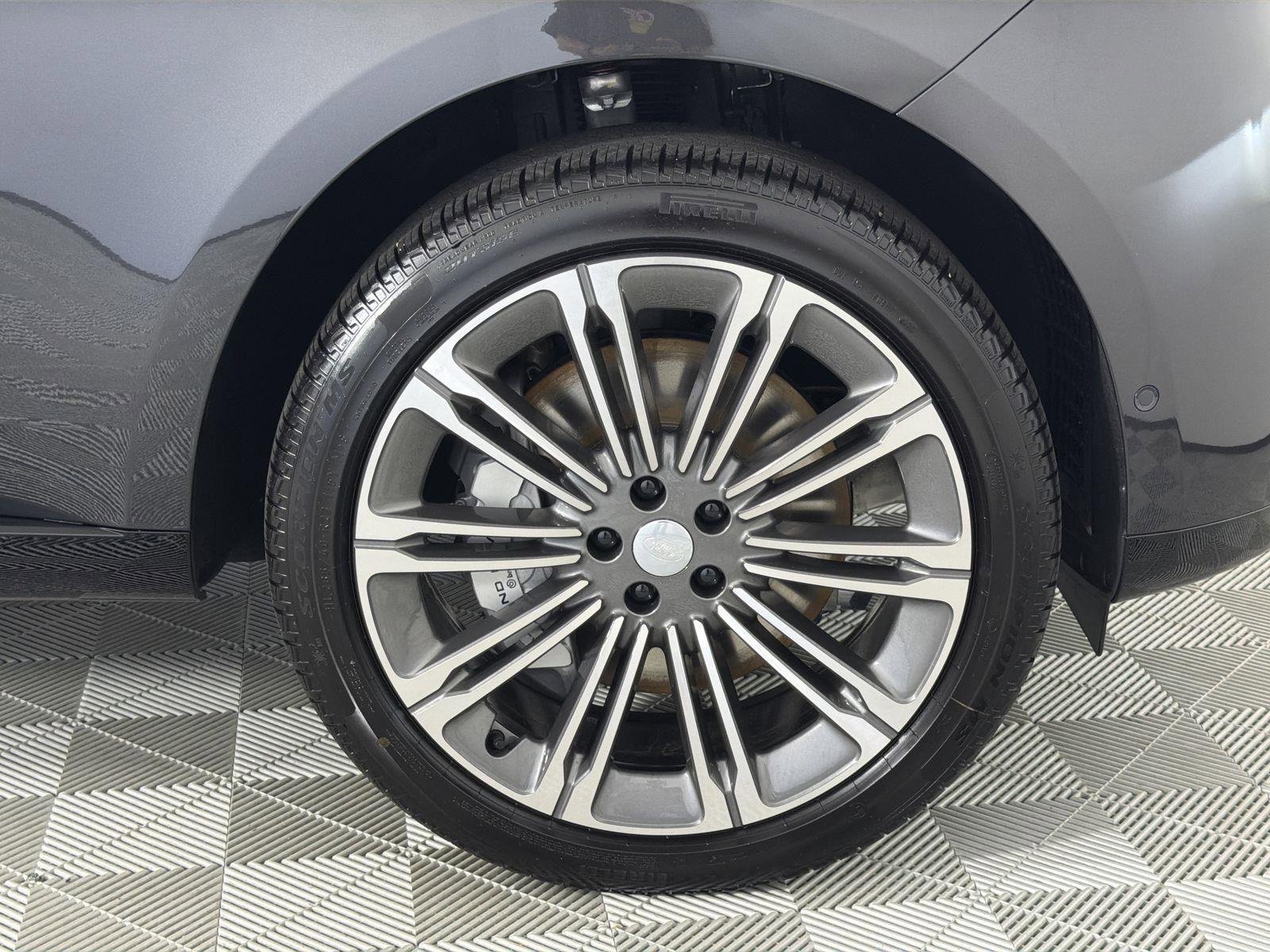 New 2025 Land Rover Range Rover SE image 35