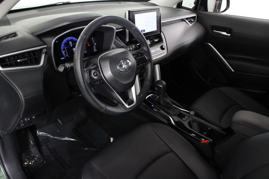 Used 2023 Toyota Corolla Cross XLE w/ Convenience Package FWD image 19