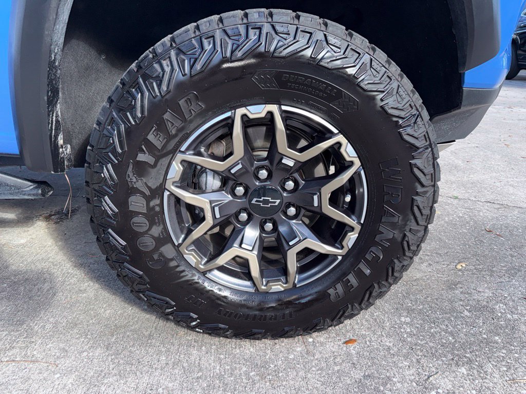 Used 2025 Chevrolet Colorado ZR2 w/ Technology Package AWD/4WD image 47