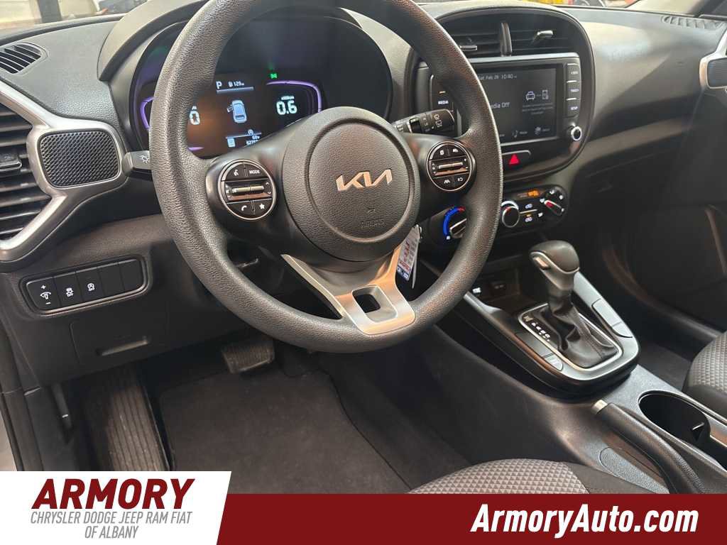 Used 2023 Kia Soul LX w/ LX Technology Package image 9