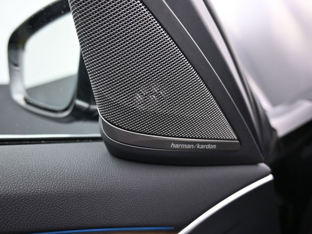 Used 2023 BMW 530e xDrive w/ Executive Package image 10