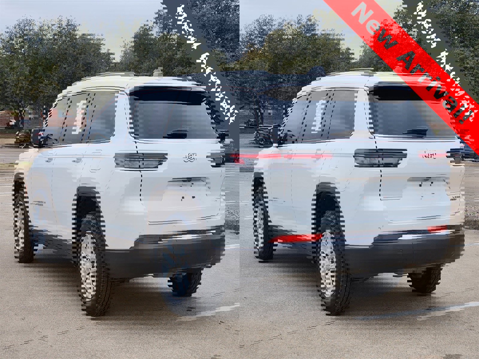 Used 2024 Jeep Grand Cherokee L Laredo image 4