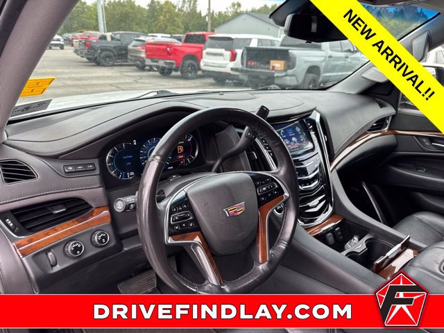 Used 2019 Cadillac Escalade Luxury AWD/4WD image 3