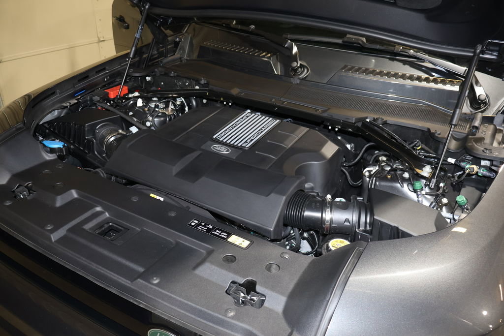 Used 2025 Land Rover Defender 130 V8 image 57