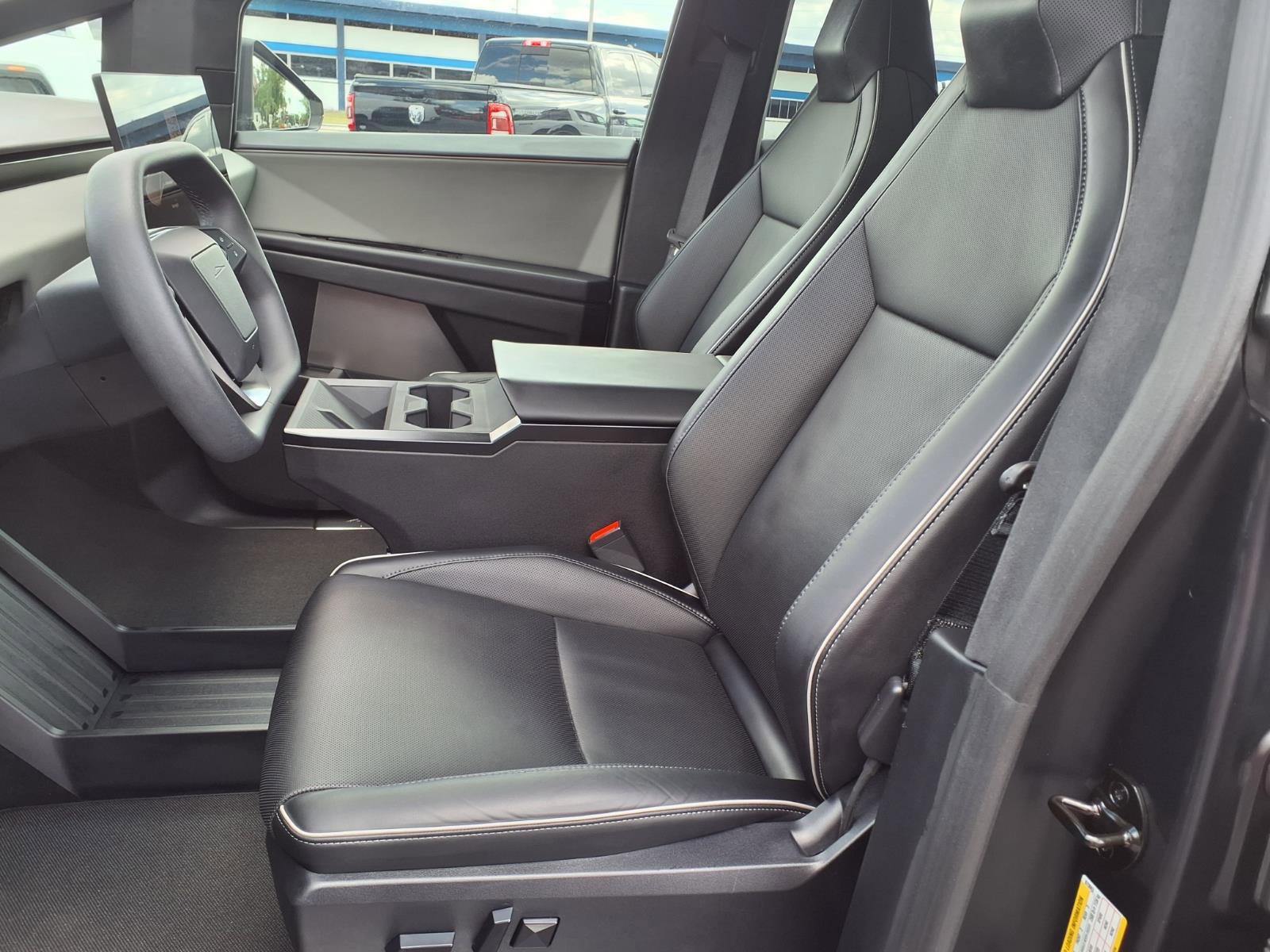 Used 2025 Tesla Cybertruck AWD Crew Cab image 16
