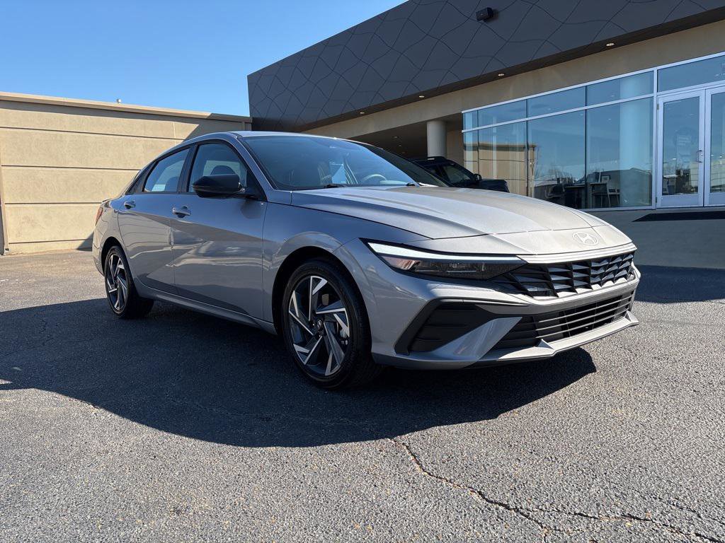 New 2025 Hyundai Elantra Sport image 3