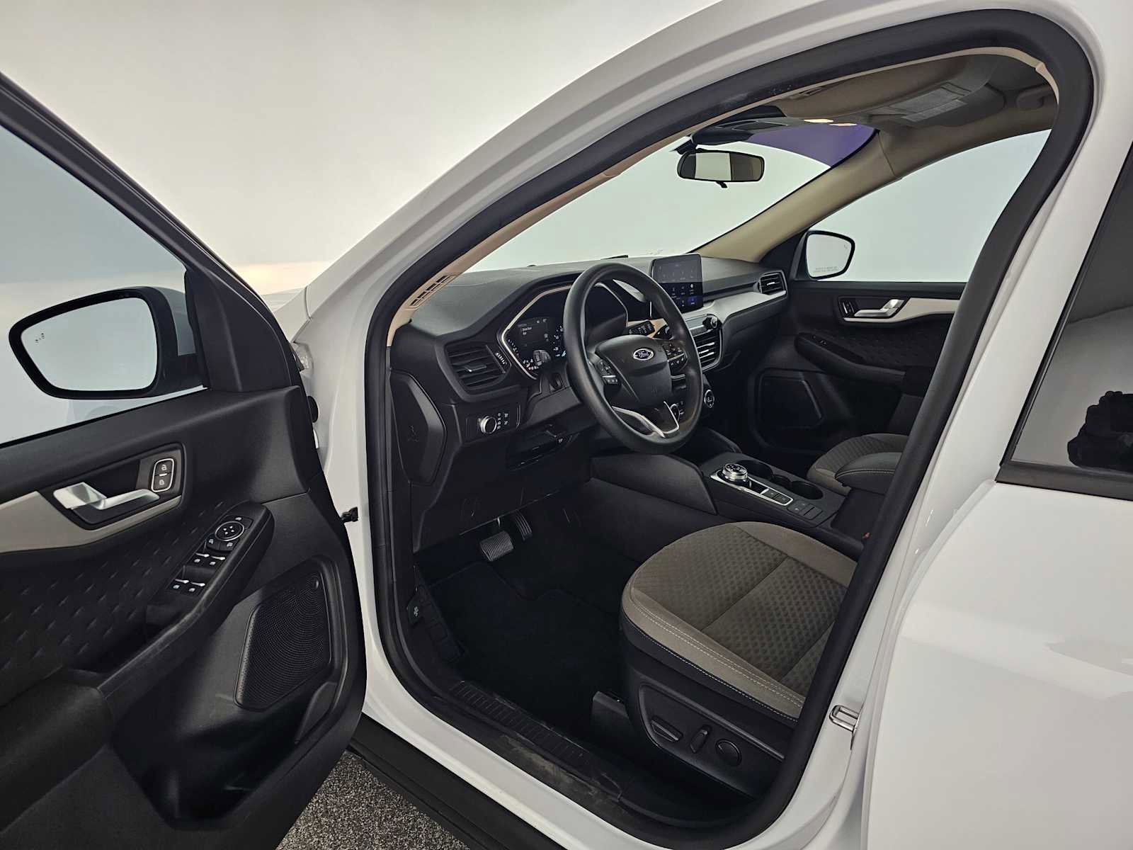 Used 2020 Ford Escape SE image 19