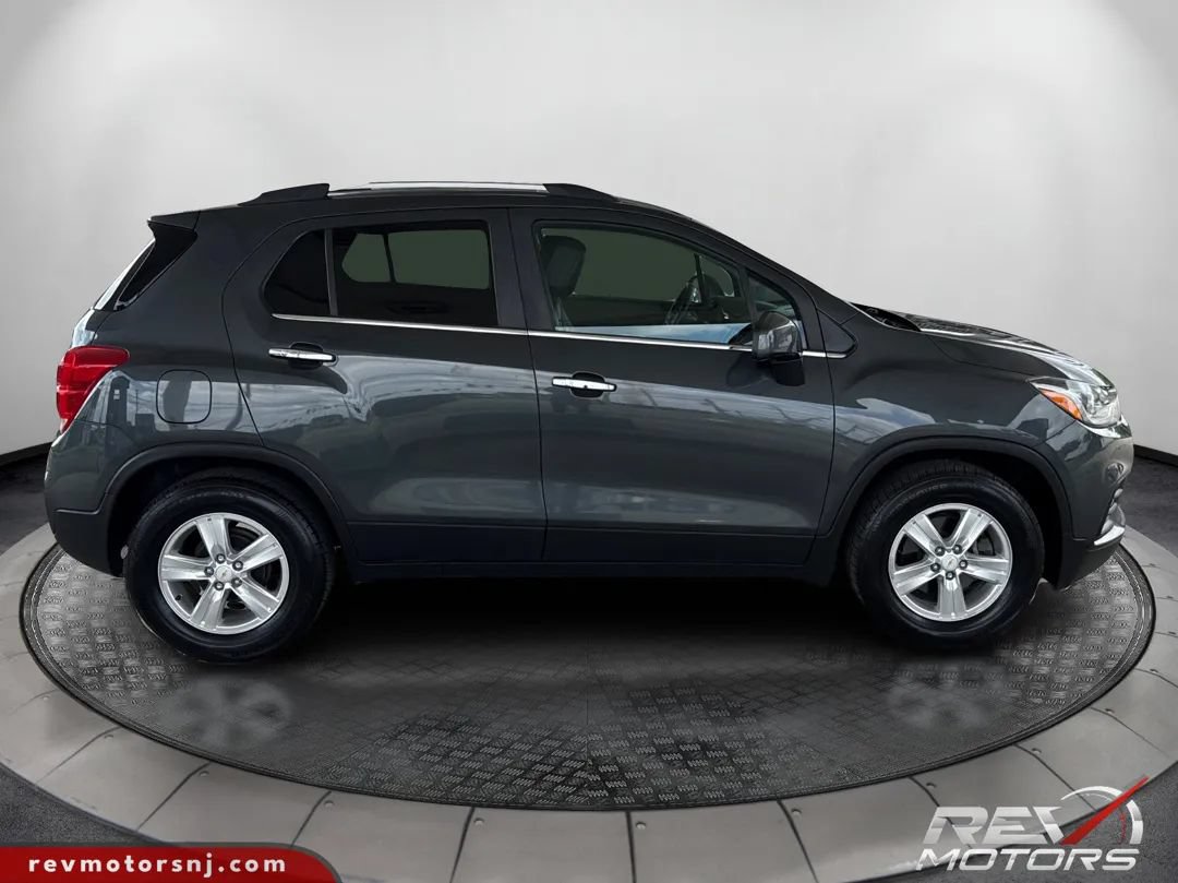 Used 2017 Chevrolet Trax LT w/ LT Convenience Package FWD image 6