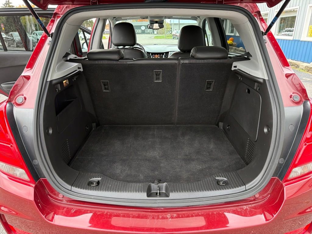 Used 2021 Chevrolet Trax LT w/ LT Convenience Package image 28