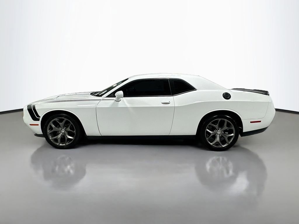 Used 2016 Dodge Challenger SXT w/ Driver Convenience Group RWD image 10