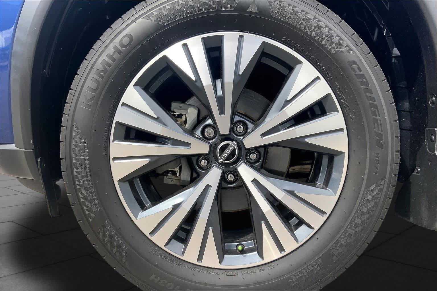 Used 2023 Nissan Rogue SV w/ SV Premium Package AWD/4WD image 11