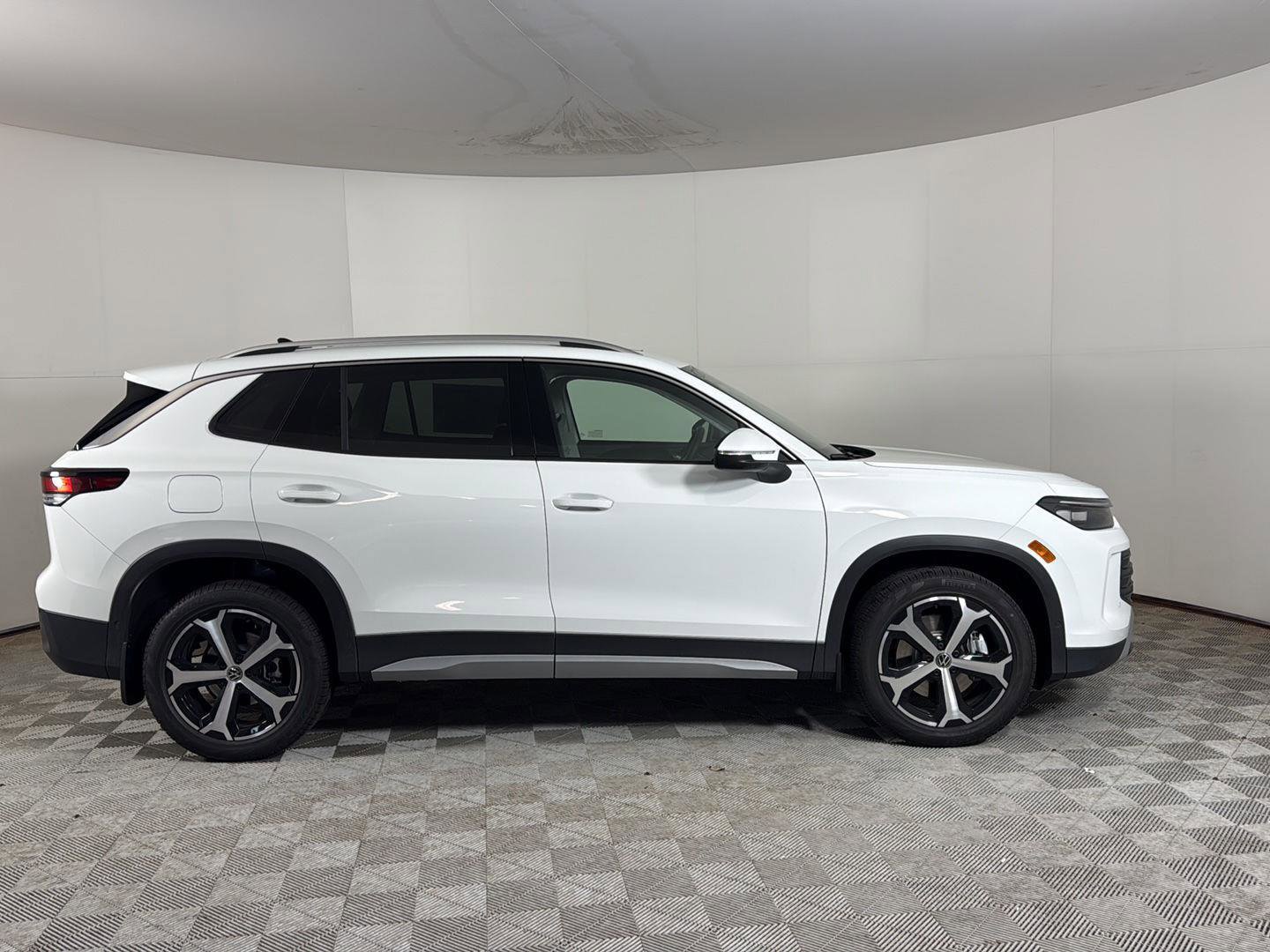 New 2026 Volkswagen Tiguan SE AWD/4WD image 5