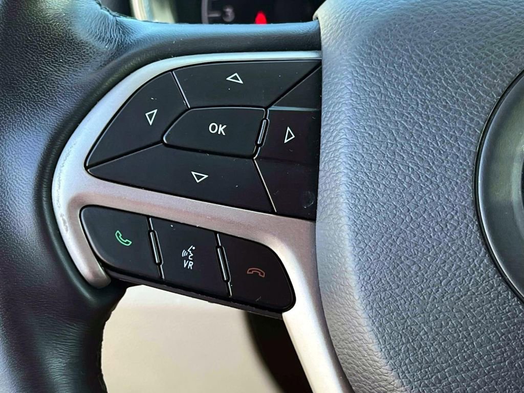 Certified 2022 Jeep Grand Cherokee Laredo E image 20