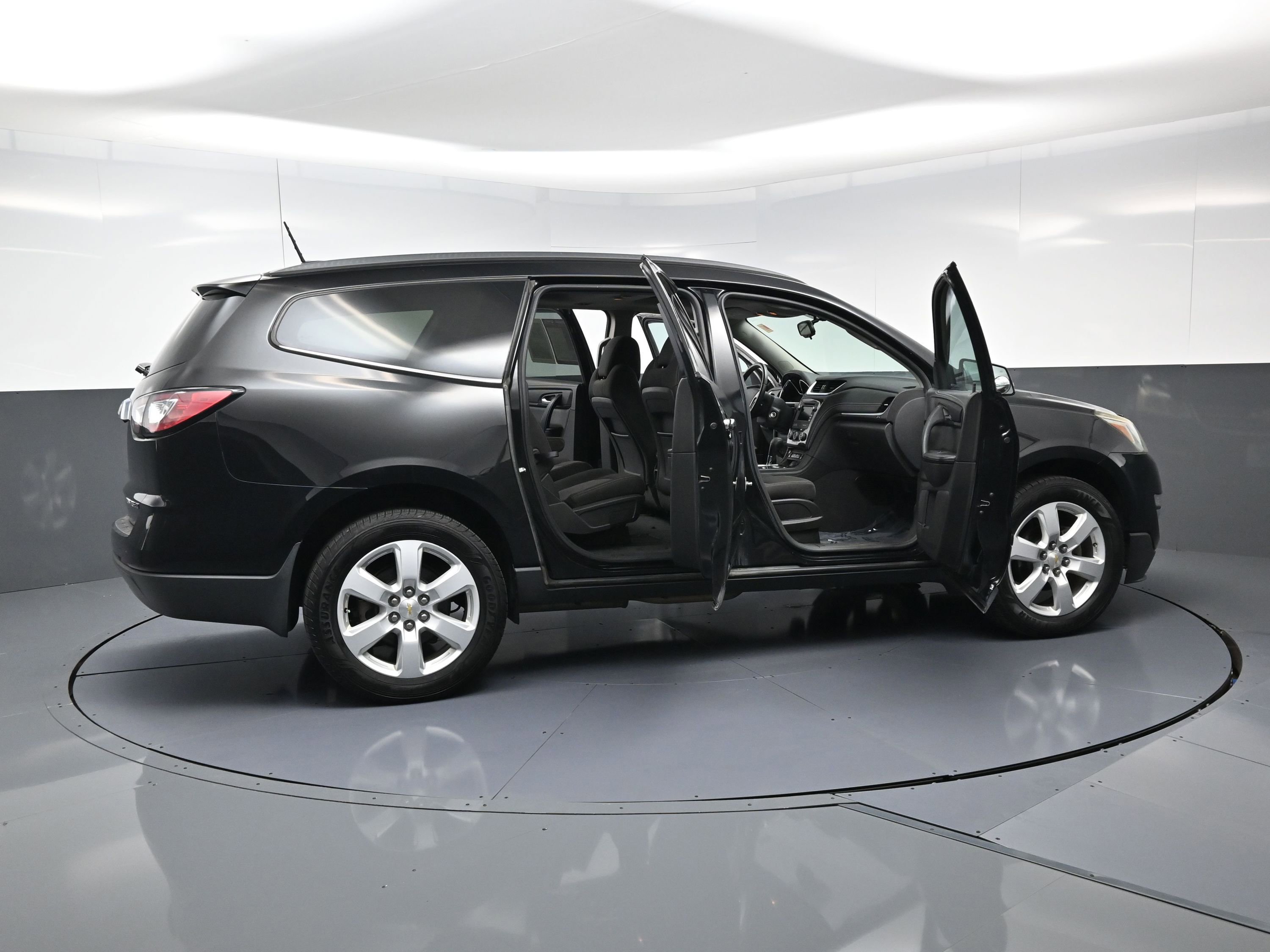 Used 2016 Chevrolet Traverse LT w/ Style and Technology Package image 26