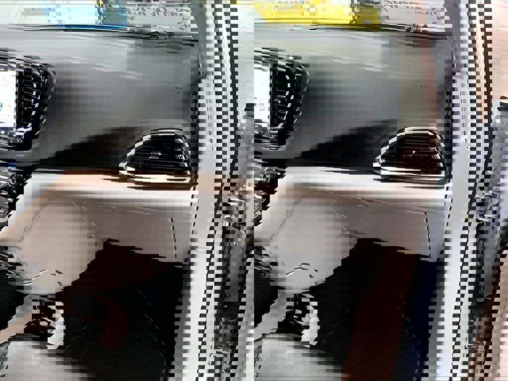 Used 2023 Chrysler Pacifica Touring-L FWD image 13