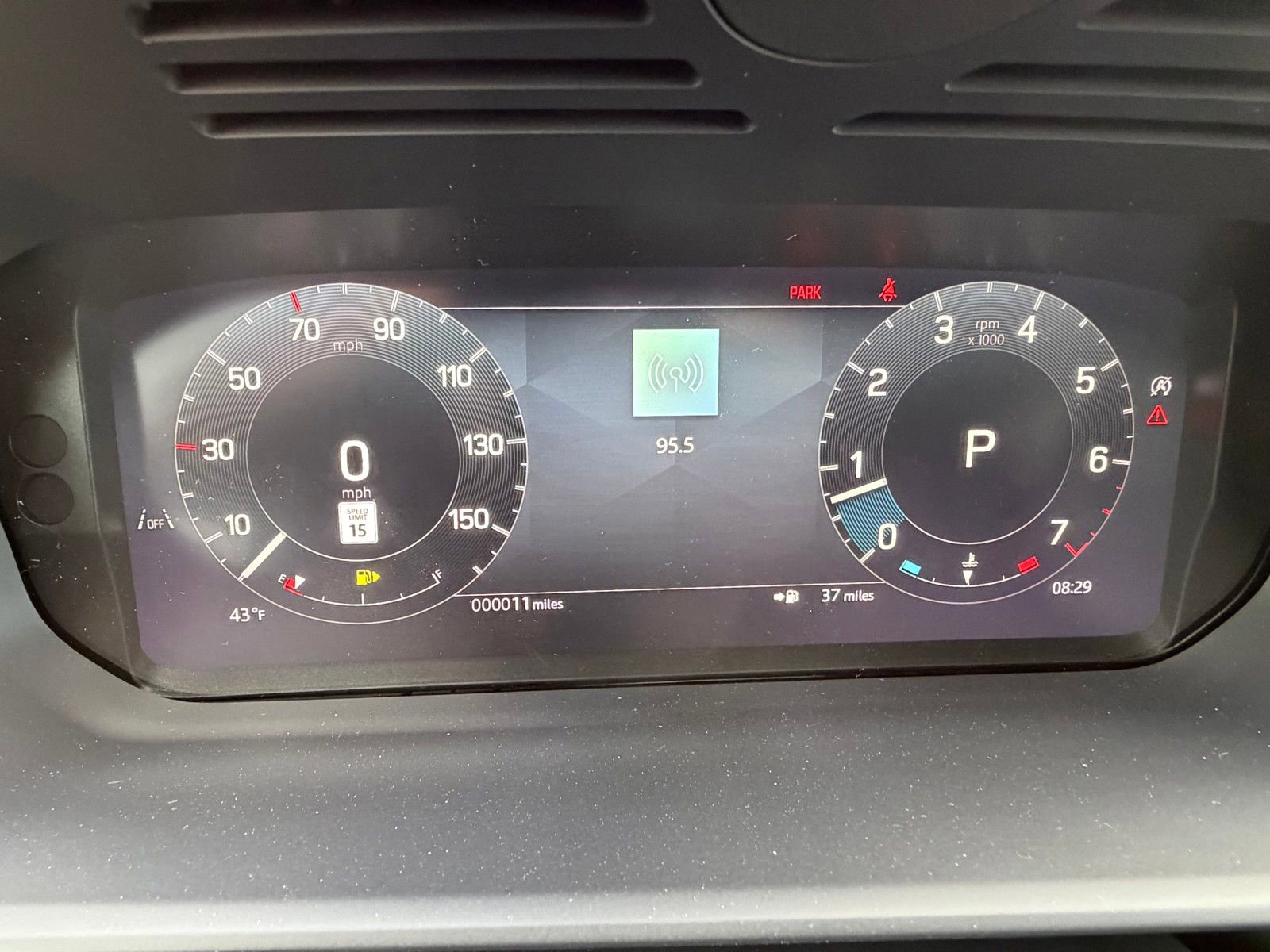 New 2026 Land Rover Discovery Dynamic SE image 15