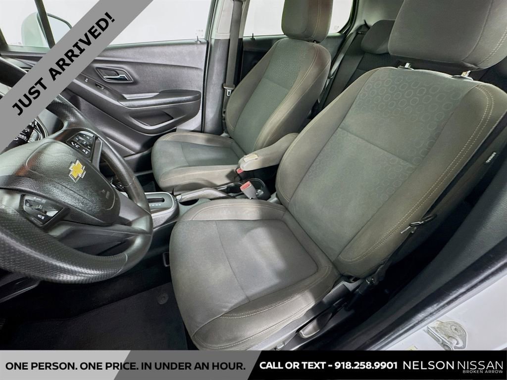 Used 2022 Chevrolet Trax LS w/ Tint and Cruise Package AWD/4WD image 19