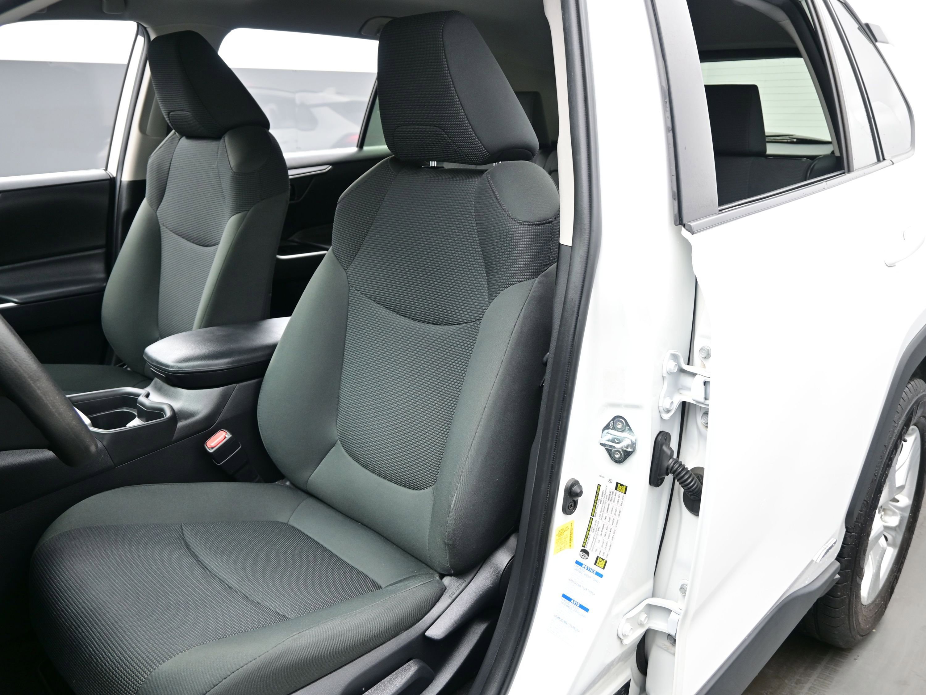 Used 2021 Toyota RAV4 LE AWD/4WD image 11