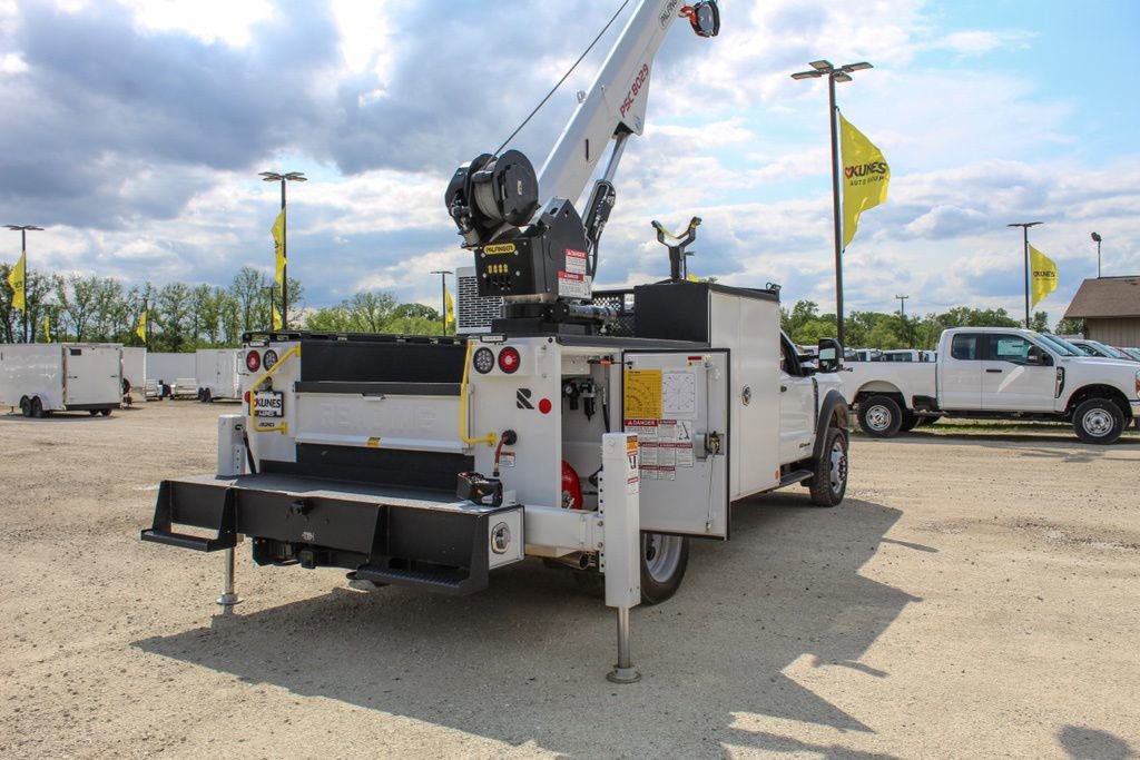 New 2025 Ford F550 4x4 Regular Cab Super Duty image 4