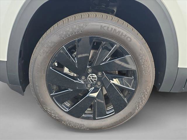 New 2026 Volkswagen Atlas Cross Sport SE image 11