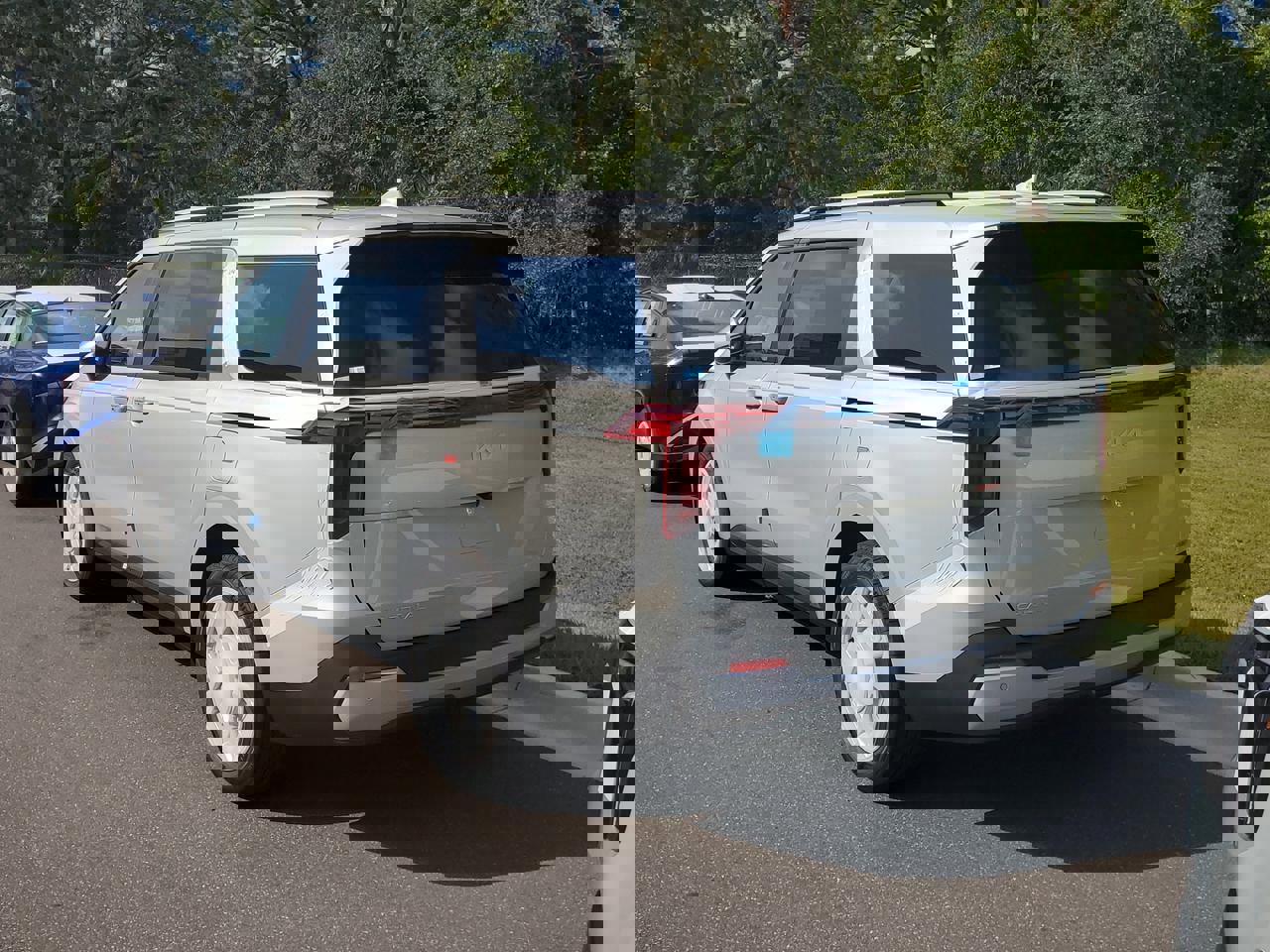 New 2026 Kia Carnival EX image 4