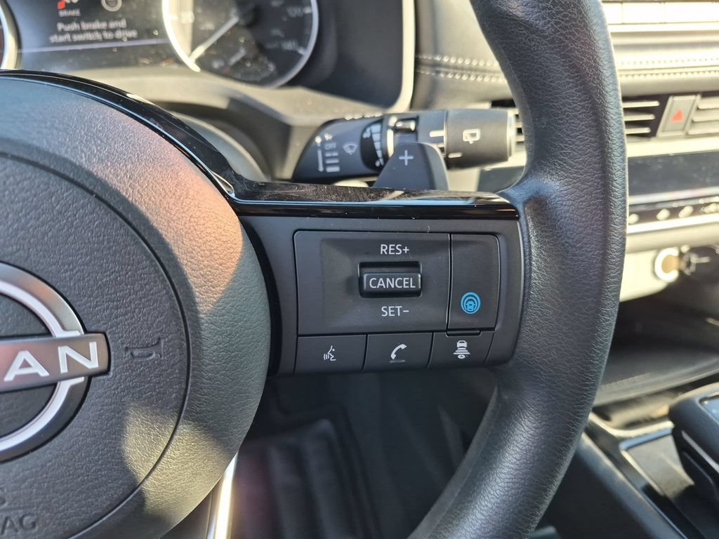 Used 2023 Nissan Rogue SV FWD image 16