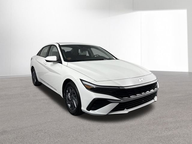 Used 2025 Hyundai Elantra Hybrid FWD image 12